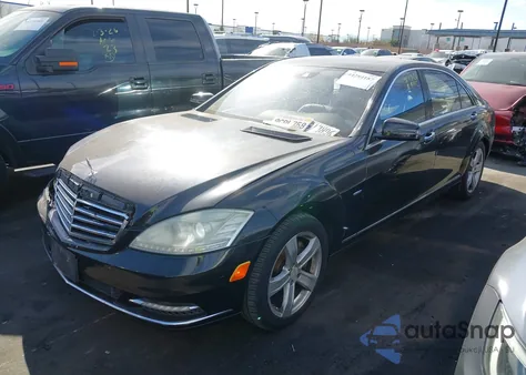 2012 Mercedes-Benz S 550 z USA, uszkodzony, nr VIN WDDNG7DB6CA431128
